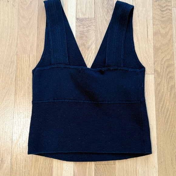 Banana Republic Black Ribbed Knit V-Neck Tank Top | Size Small - Picture 5 of 6